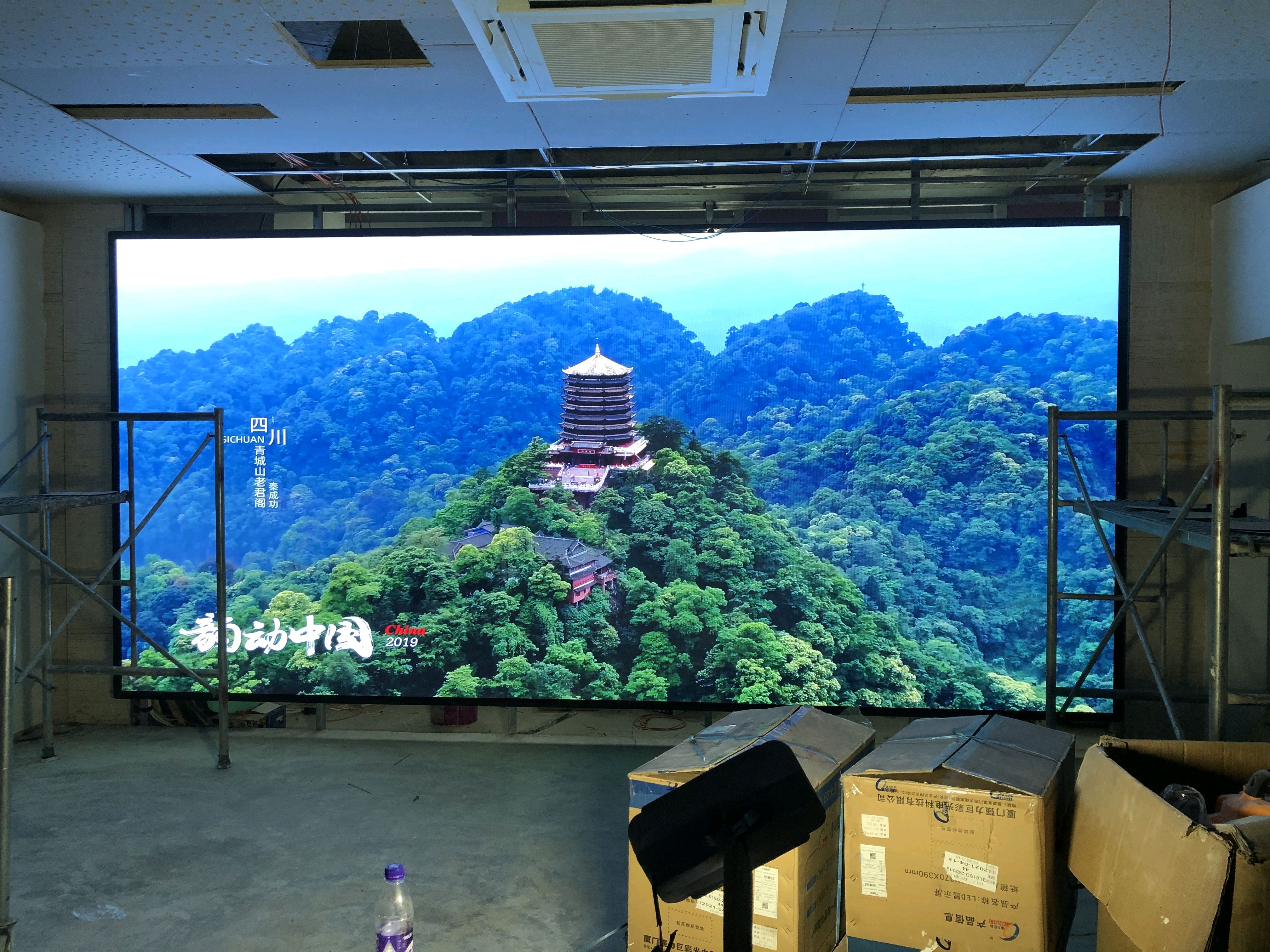 青島黃島某展廳p2.0全彩led顯示屏